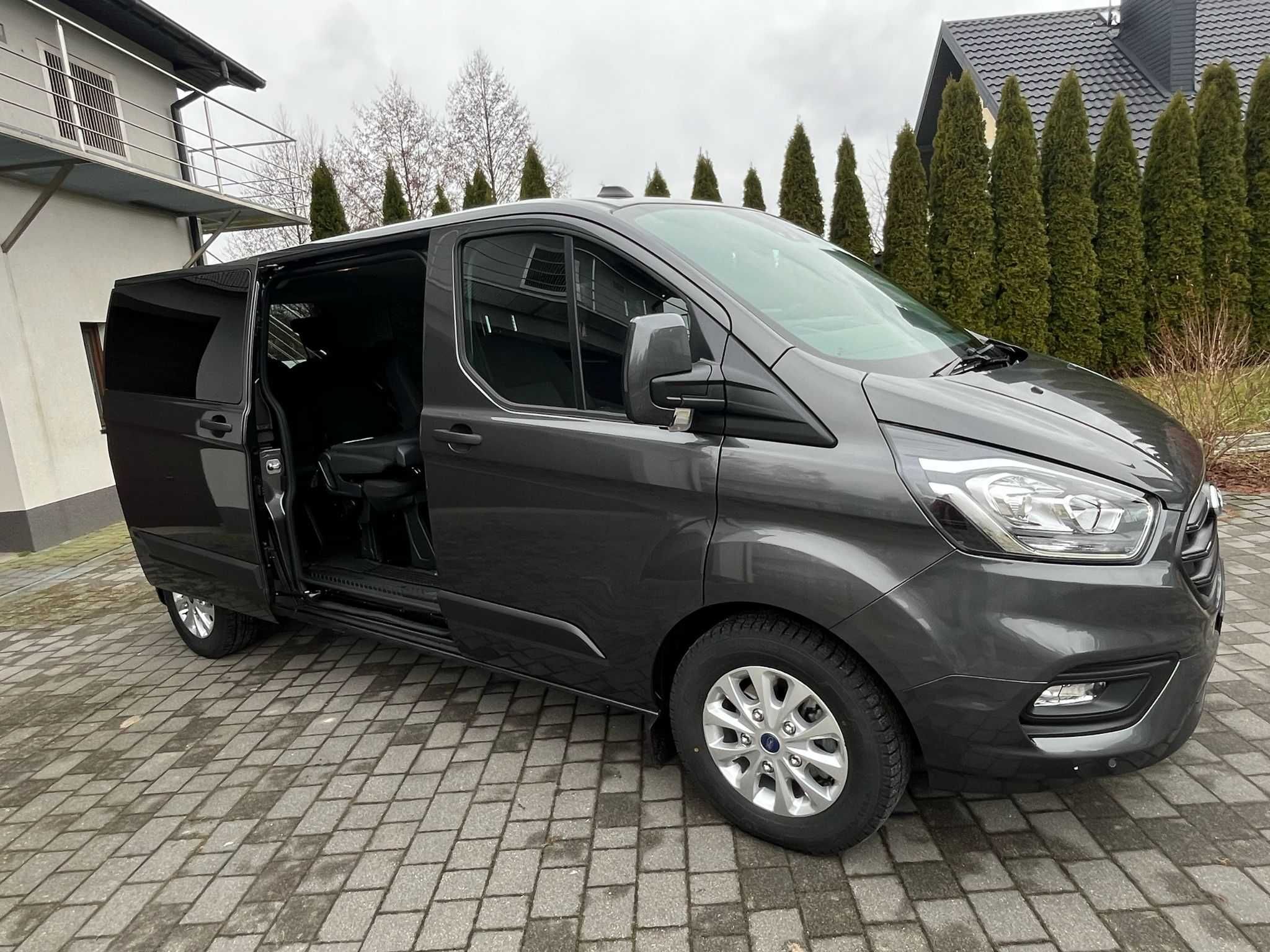 Wynajem nowych i komfortowych busów 8-osobowych: FORD Transit Custom