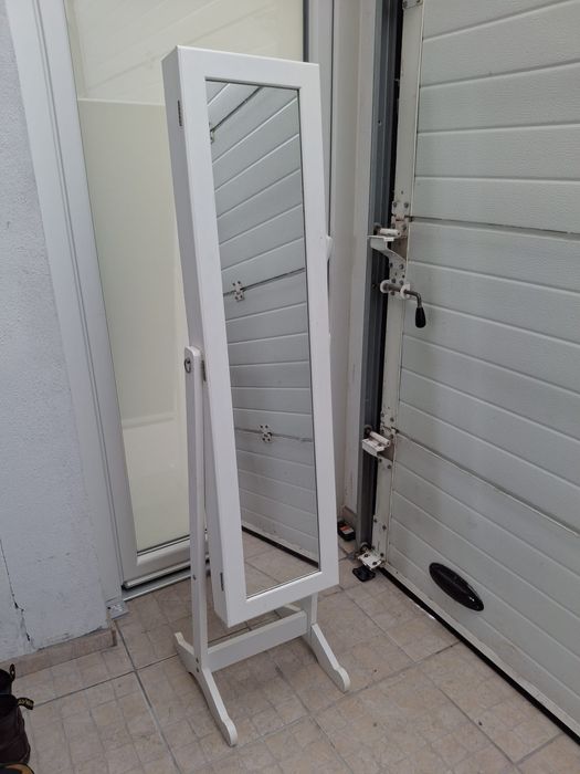 Móvel guarda jóias