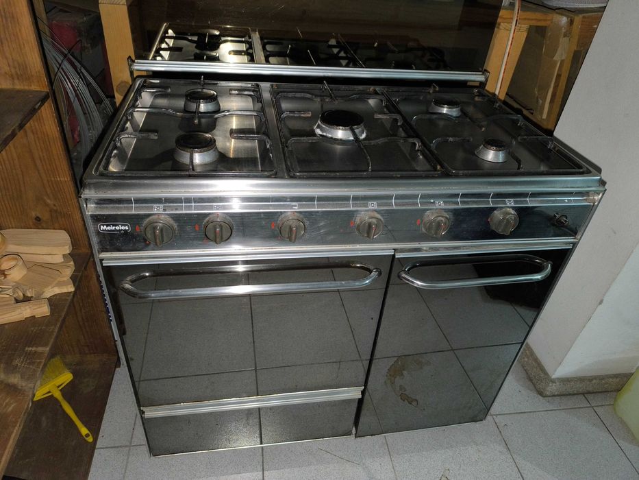 Baixa de Preço: Frigorífico; Fogão; Arca Congeladora