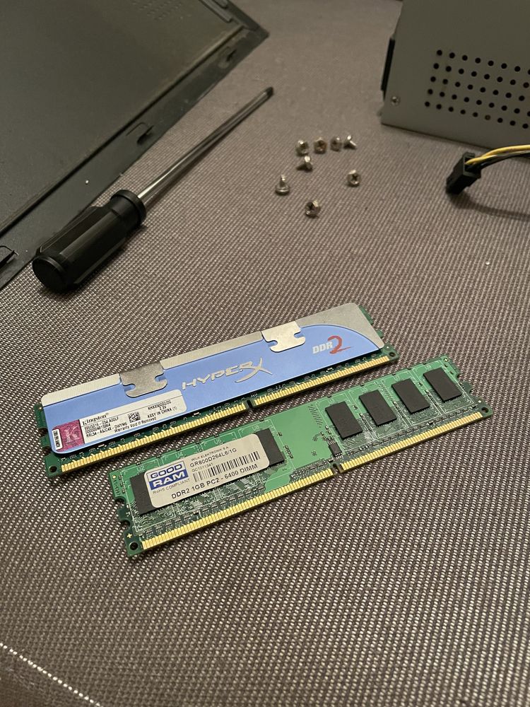 Продам оперативну памʼять DDR2