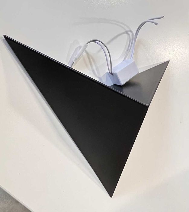 Kinkiet ścienny, czarny-jaskółka. Ptak. LED