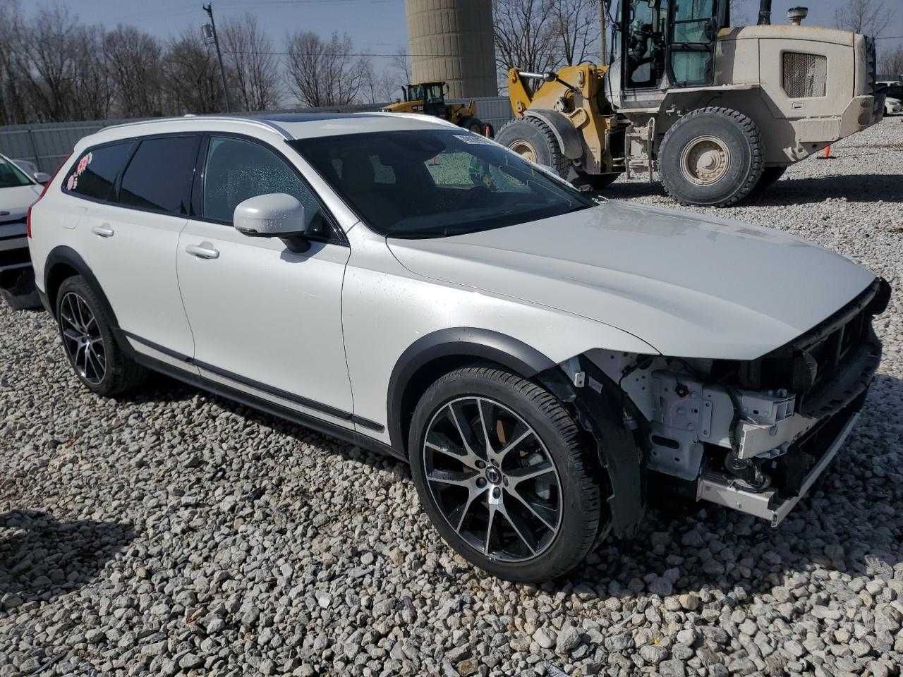 Volvo V90 Cross country T6 inscription