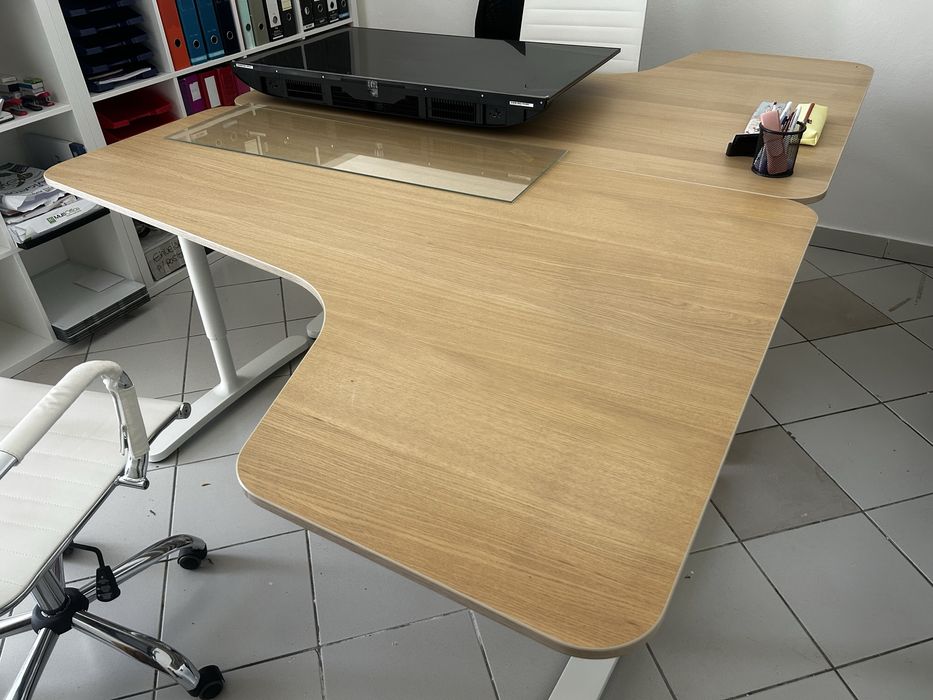 Secretaria com cadeira