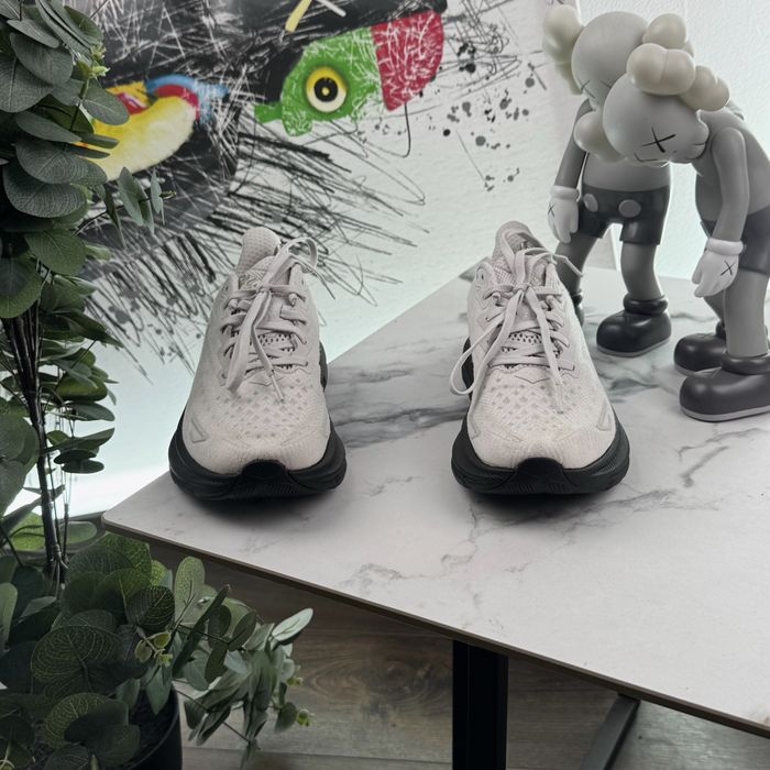 Кросівки Hoka Clifton 9 38.5 розмір E1097