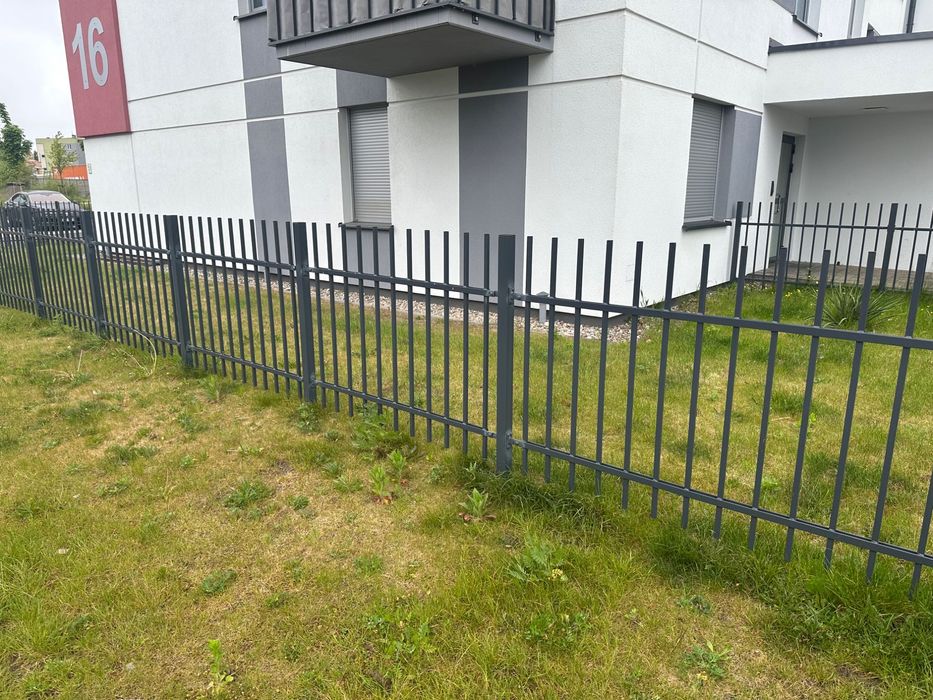 Ogrodzenie metalowe, słupek + przęsło. Nowe, ocynkowane malowane
