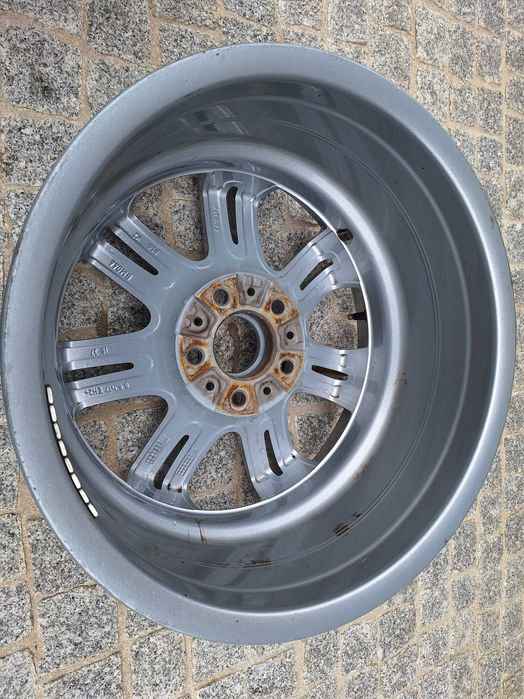 Duas Jantes BMW originais M Style 194 17" (eixo traseiro) - Como Novas