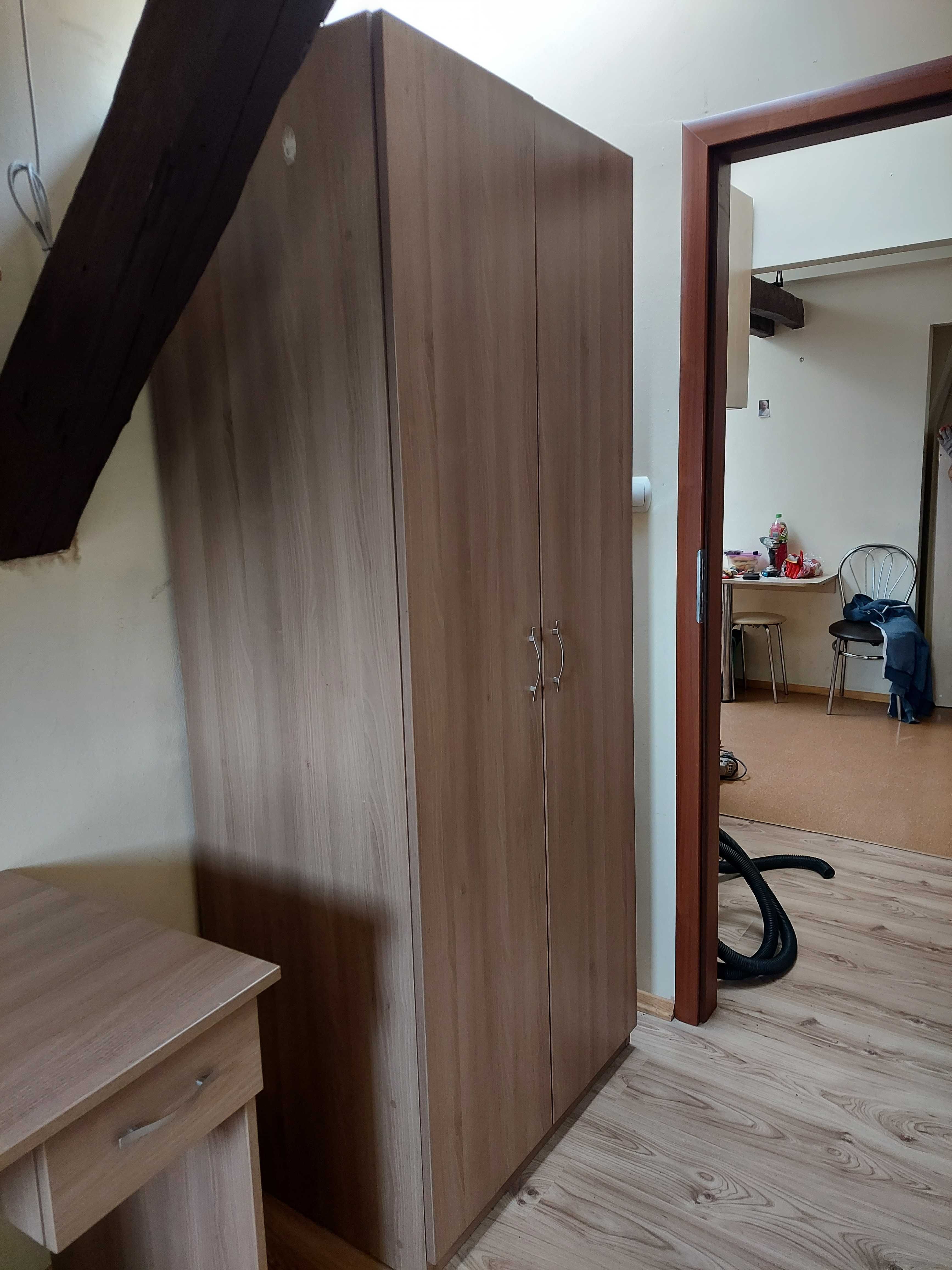 Solidna szafa dwu drzwiowa o wymiarach 80cm szer 55cm głęb 200cm wys