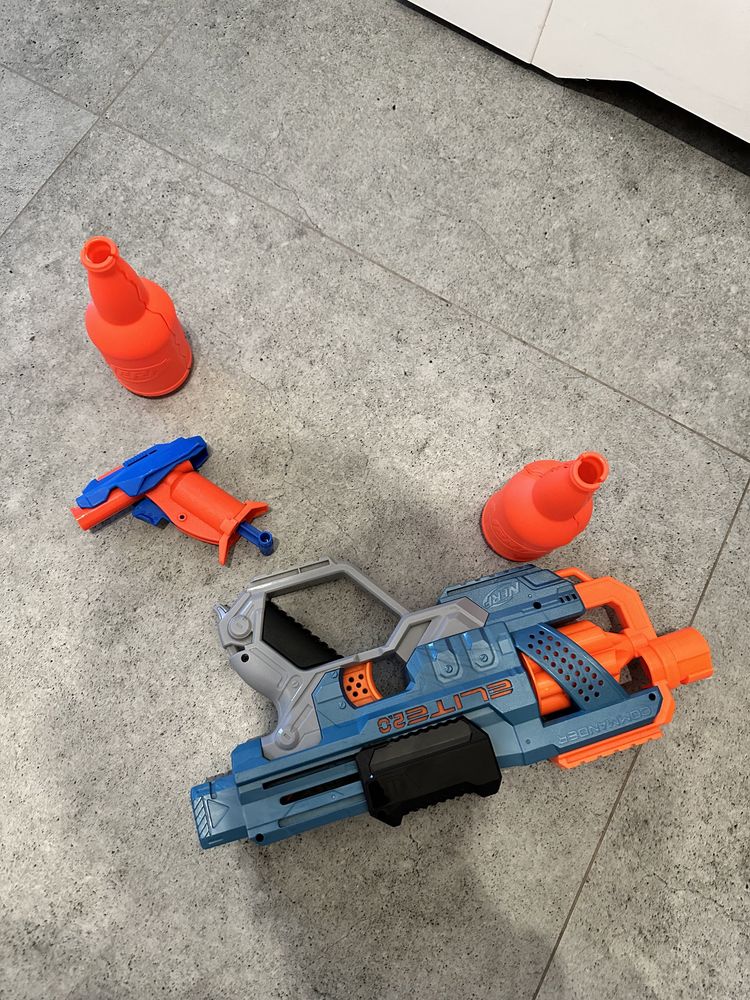 Nerf Commander + Alpha Strike pistolety na strzałki