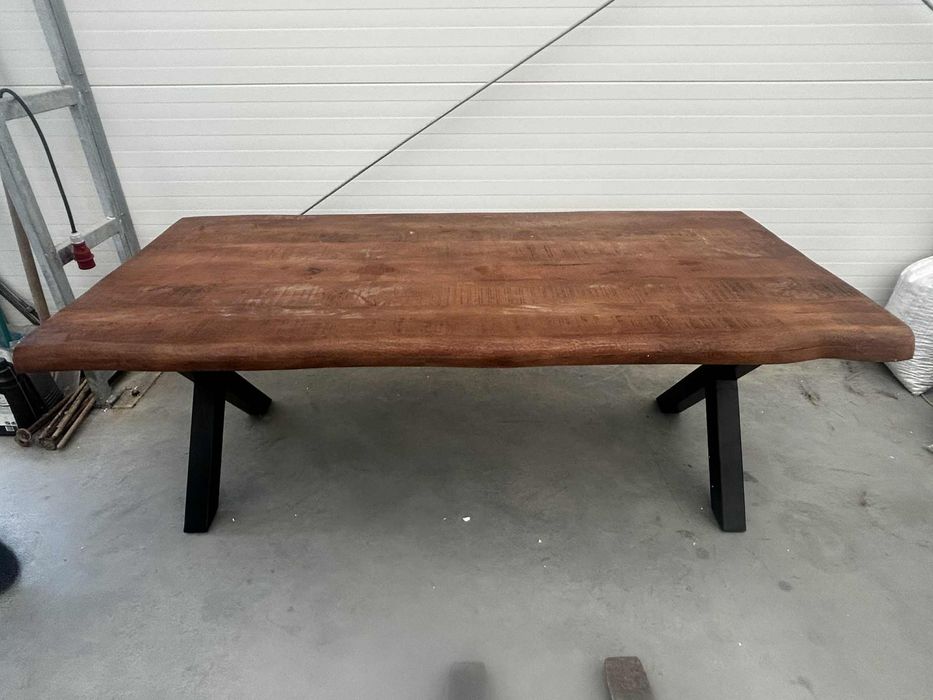 Stół drewniany w stylu loftowym