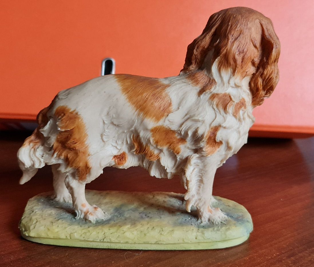 Figurka psa cavalier king charles spaniel