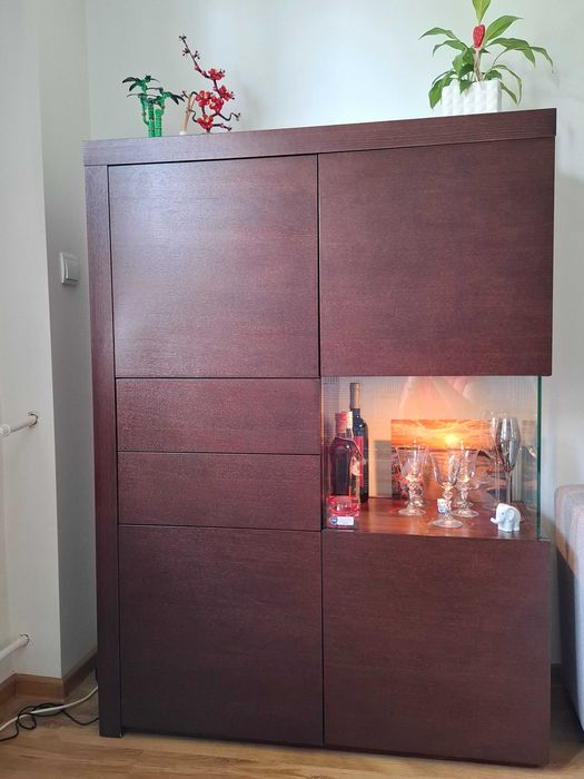 Meble ciemne z  drewna