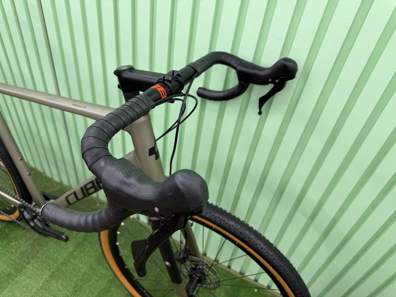 Топовий Гравійник L 28 Cube Nuroad EX 1x11 Shimano GRX гідравлика
