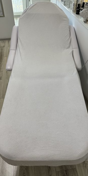 Przescieradlo frotowe na lozko kosmetyczne biale