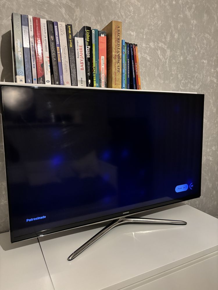 Televisão Samsung 40″ Smart-TV MANCHAS NO ECRÃ