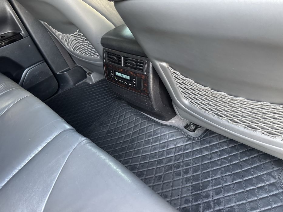 Продам ланкрузер 200