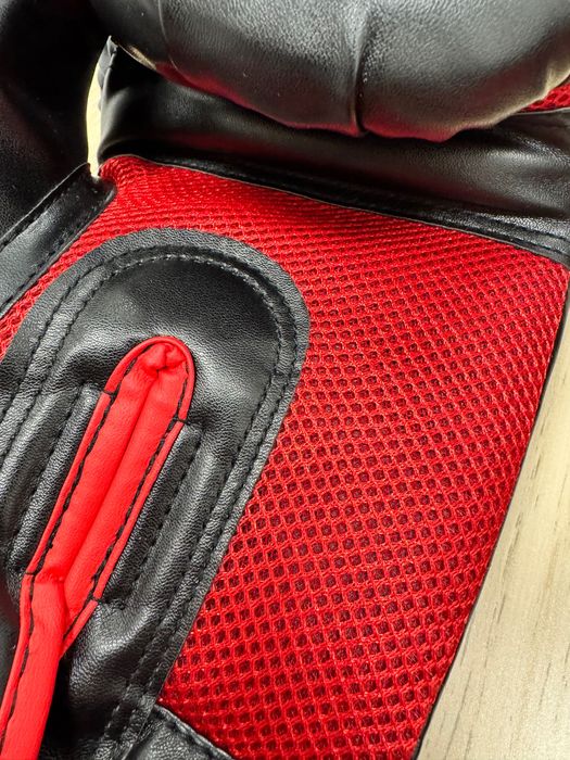 Rękawice bokserskie UFC - sztuczna skóra - nowe 12 (uncji) oz