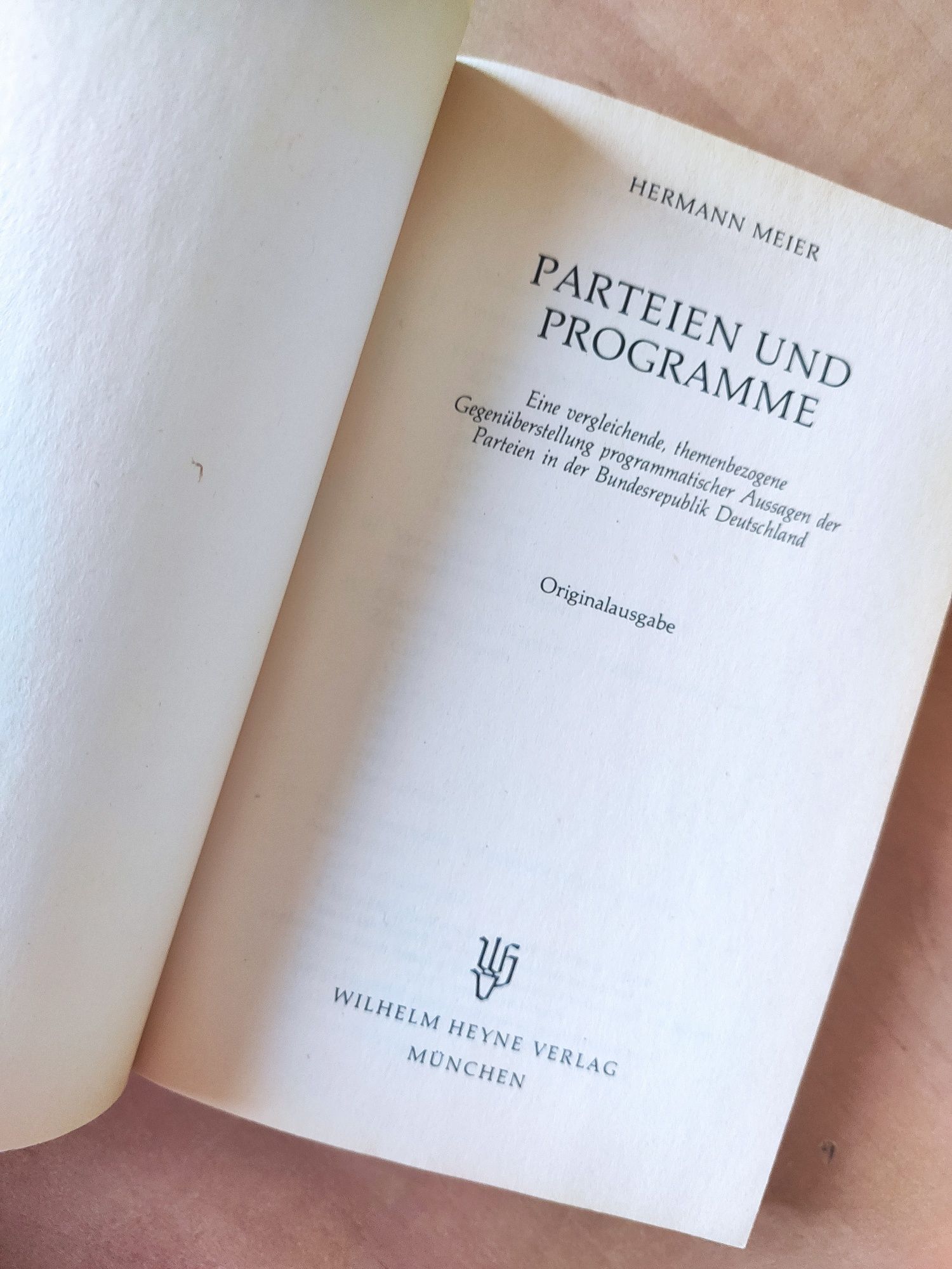 Książka "Parteien und Programme" z 1980 r w j. niemieckim
