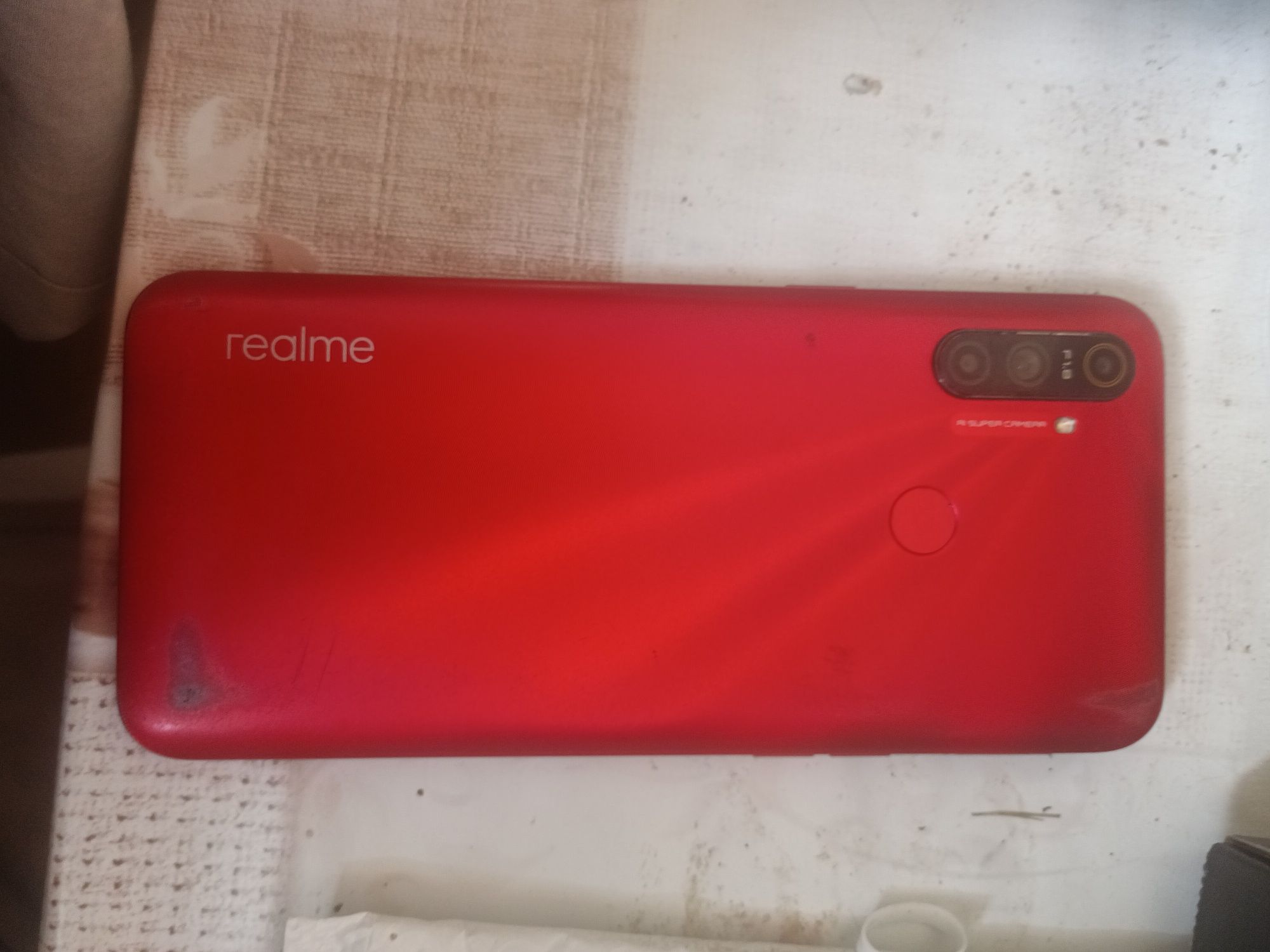 Продам телефон real me c3
