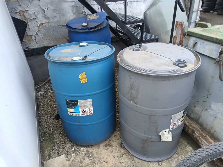 Beczka 200l plastikowa
