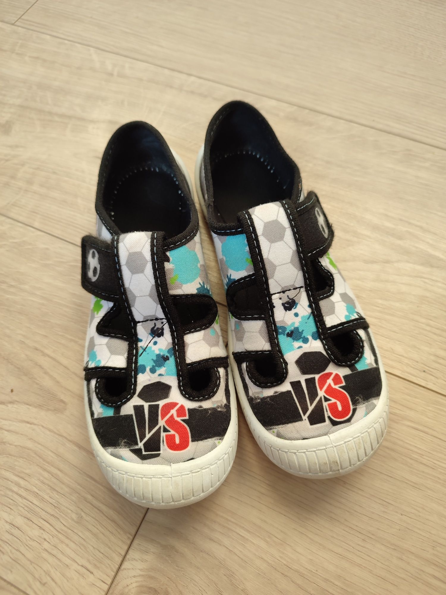 Buty na zmianę do szkoły na białej podeszwie na rzepy 35