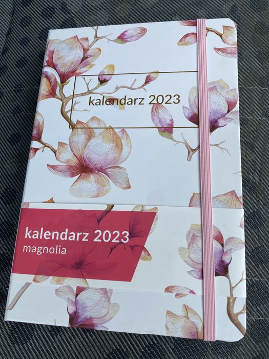 A5 dzienny magnolia kalendarz 2023 zeszytowy