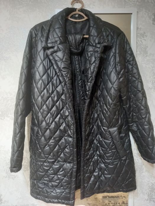 Куртка стьобана пальто плащ чорна осінь весна