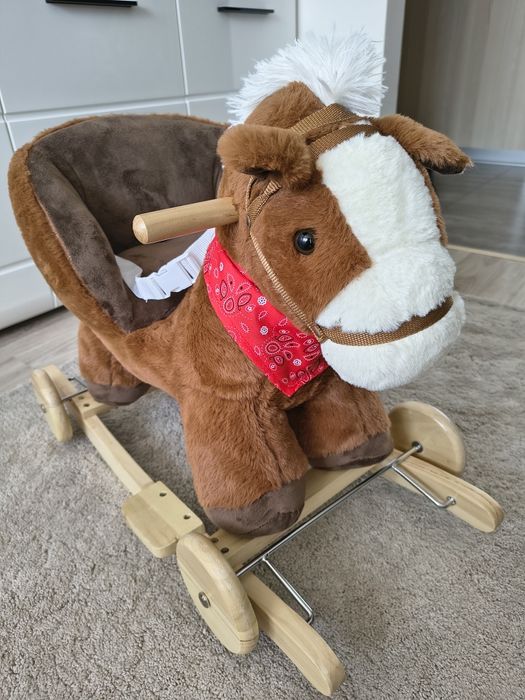 Konik na biegunach z fotelikiem i kołami