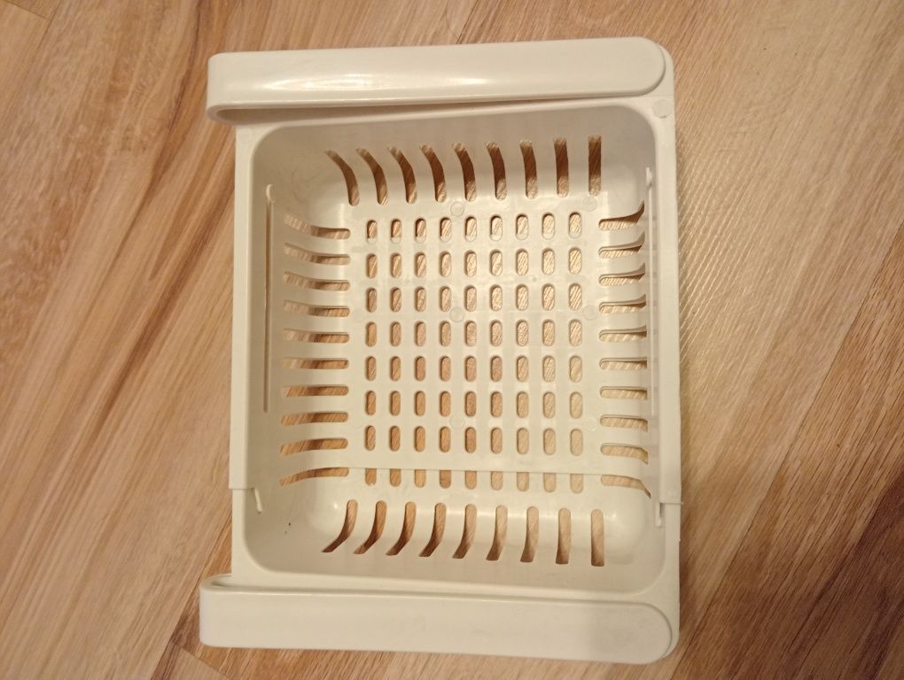 Szafka wisząca na lekarstwa