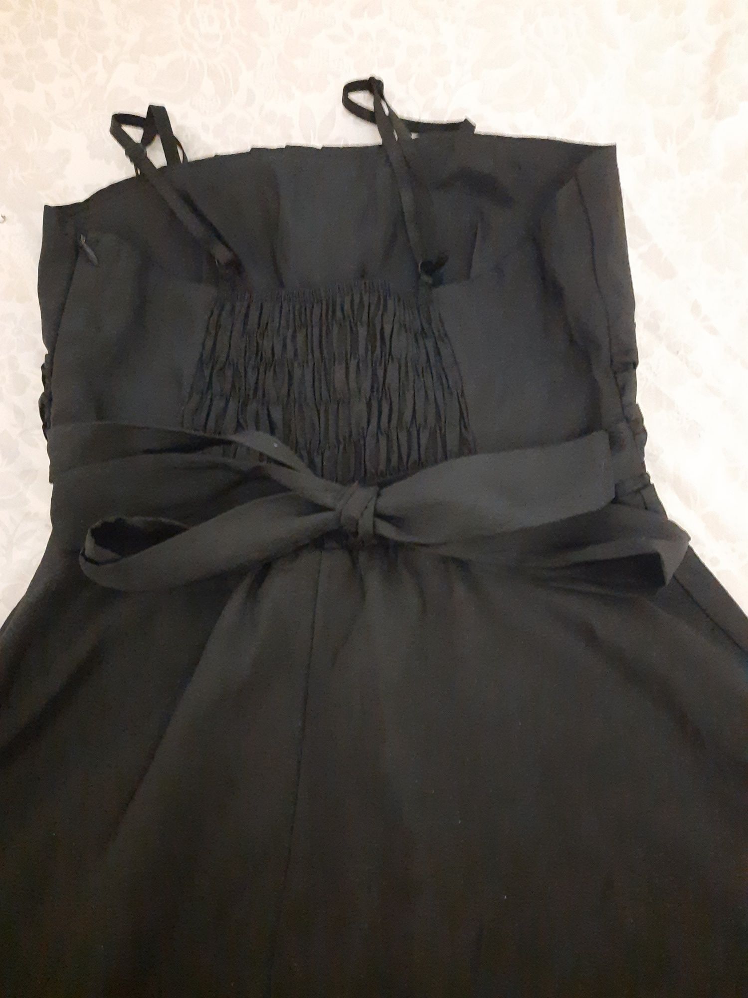 Piękna wyjściowa sukienka mała czarna rozmiar 34