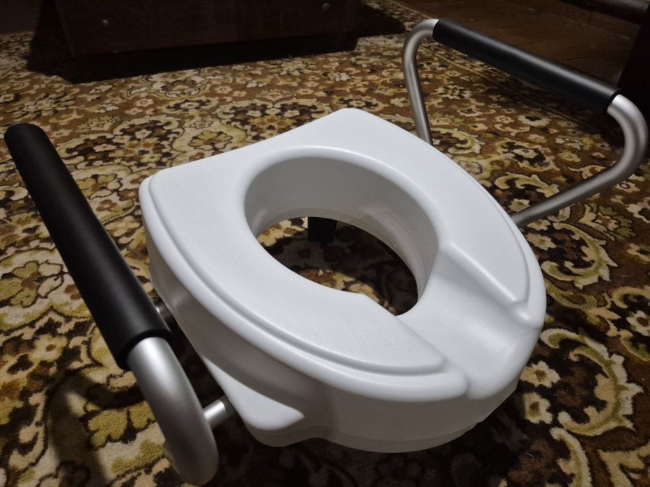 ПРОДАМ!Ортопедическое послеоперационное сиденье на унитаз.