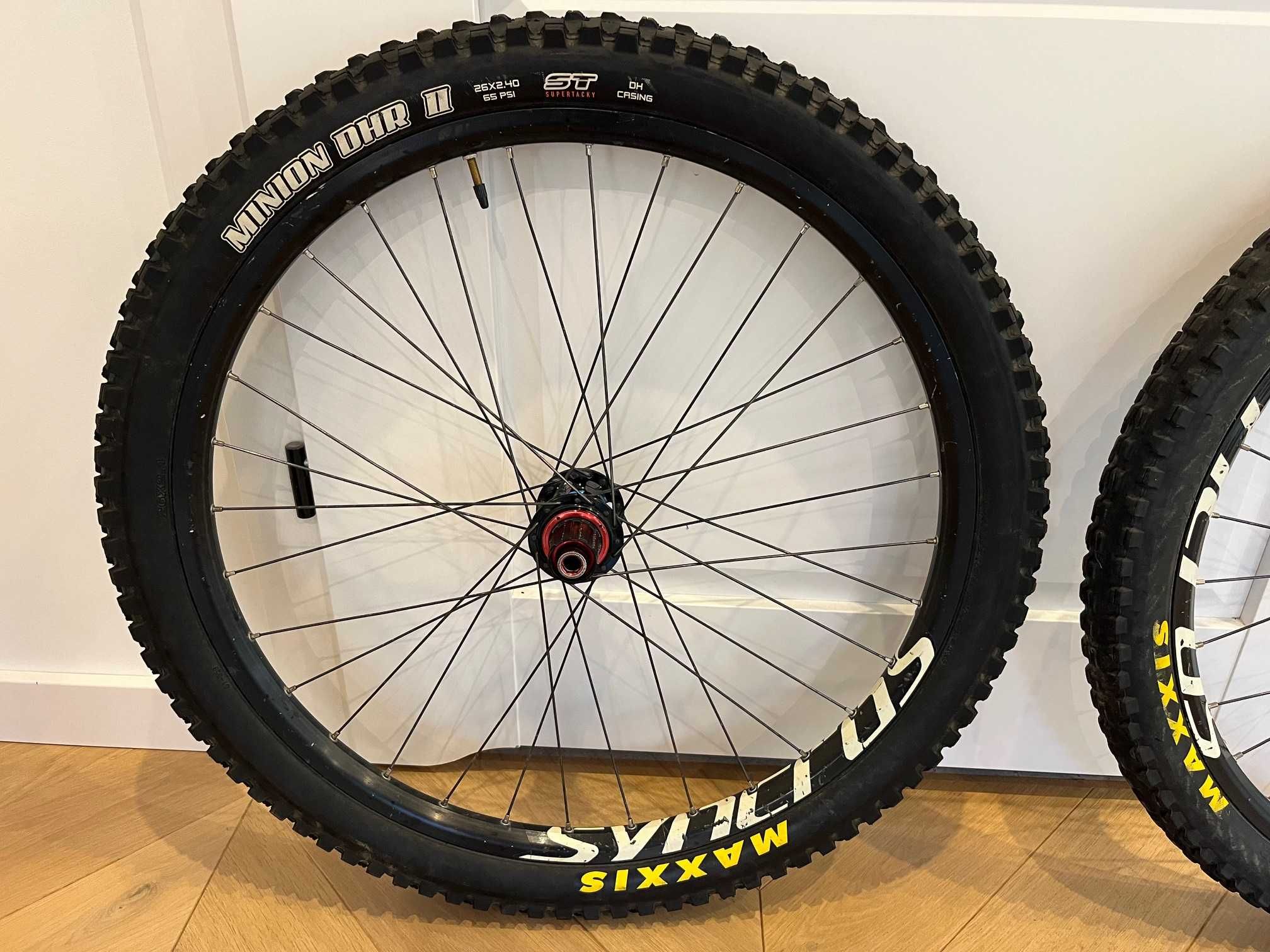 Koła Downhill 26" Syncros z oponami Maxis Minion