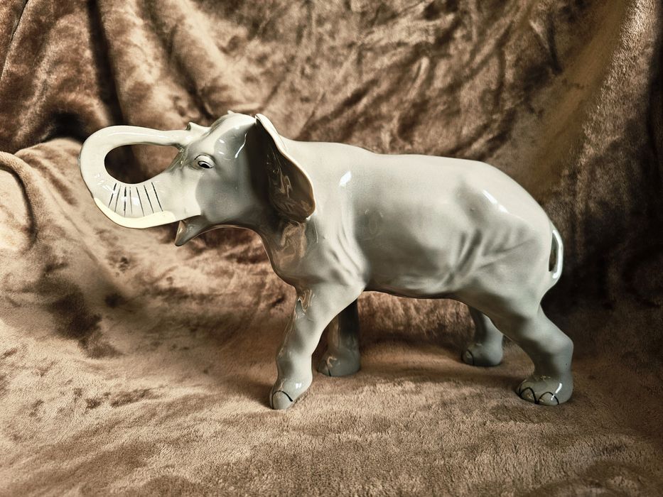 Figurka słoń Chodzież porcelit prl