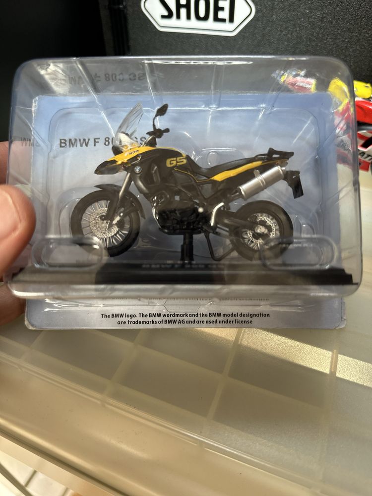 Miniatura BMW F800 GS Escala 1/24 Licença BMW Caixa Fechada