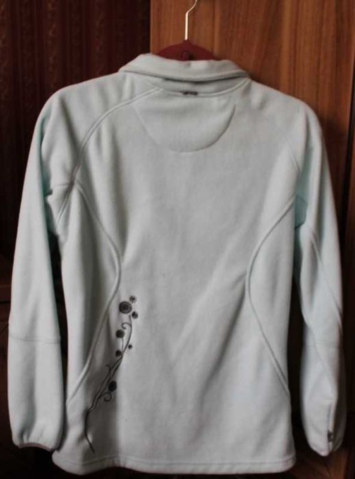 Elegancka bluza polarowa CAMPUS z haftem i na zamek