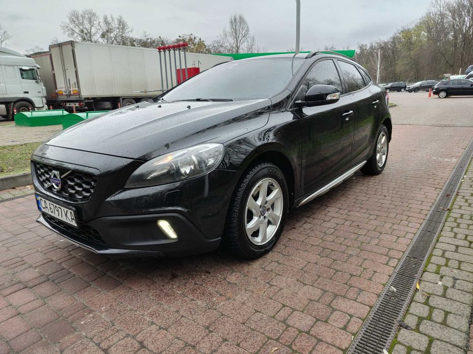 Продам авто Volvo V40 Cross Country 2014