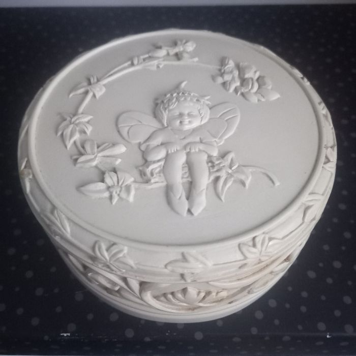 Bomboniera z chińskiej laki