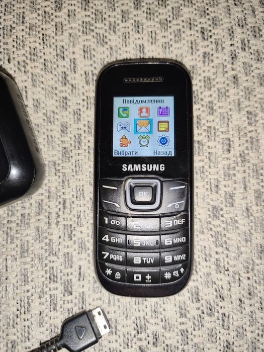 Samsung 1200 + Зарядка оригинал