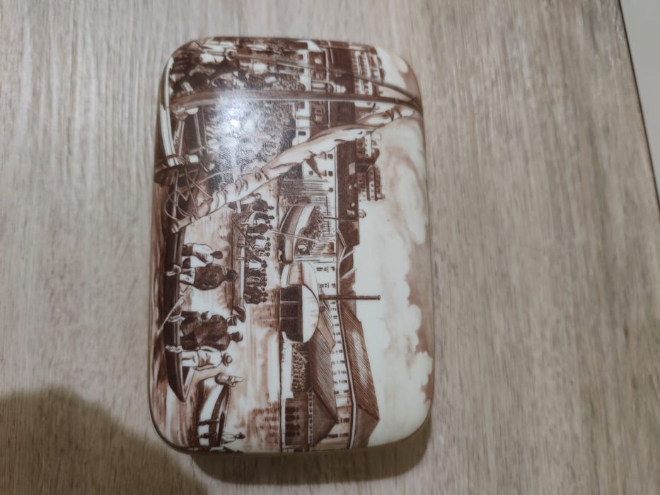 Caixa de porcelana da Spal Lisboa
