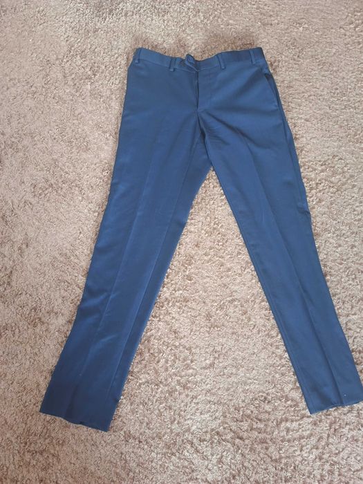 Чоловічий костюм синього кольору новий М -L