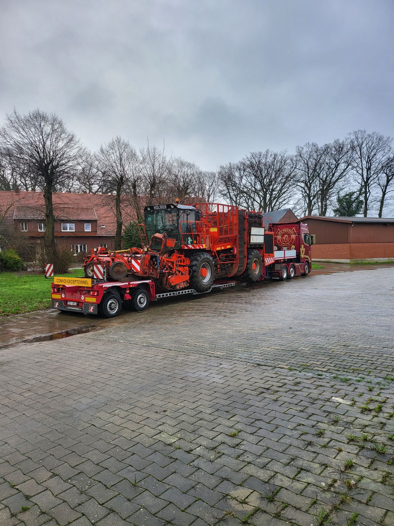 Transport kombajnów sieczkarni opryskiwaczy forwarder harvester domków