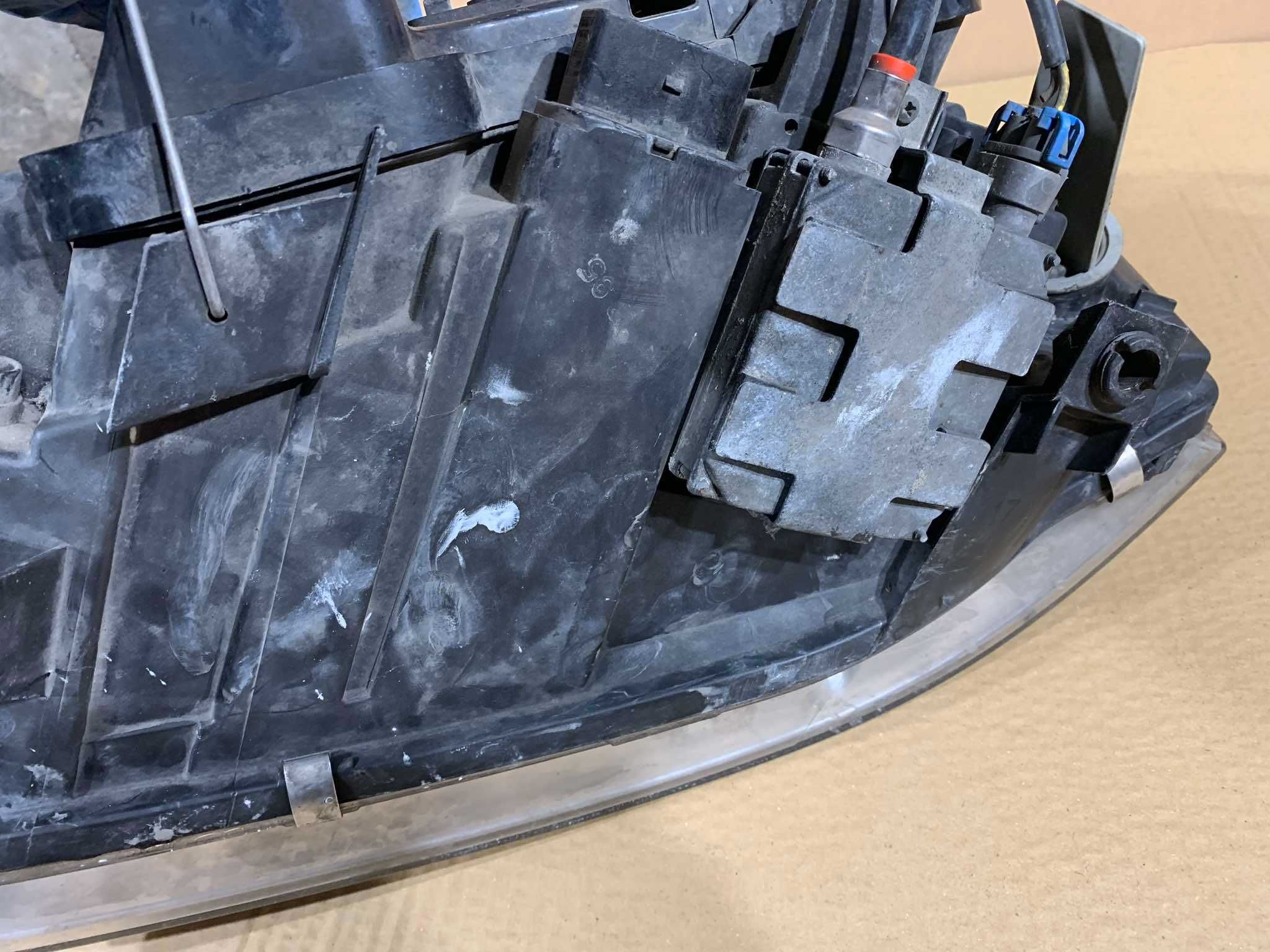 lampa prawy przód prawa przednia xenon audi a6 c5 przedlift europa