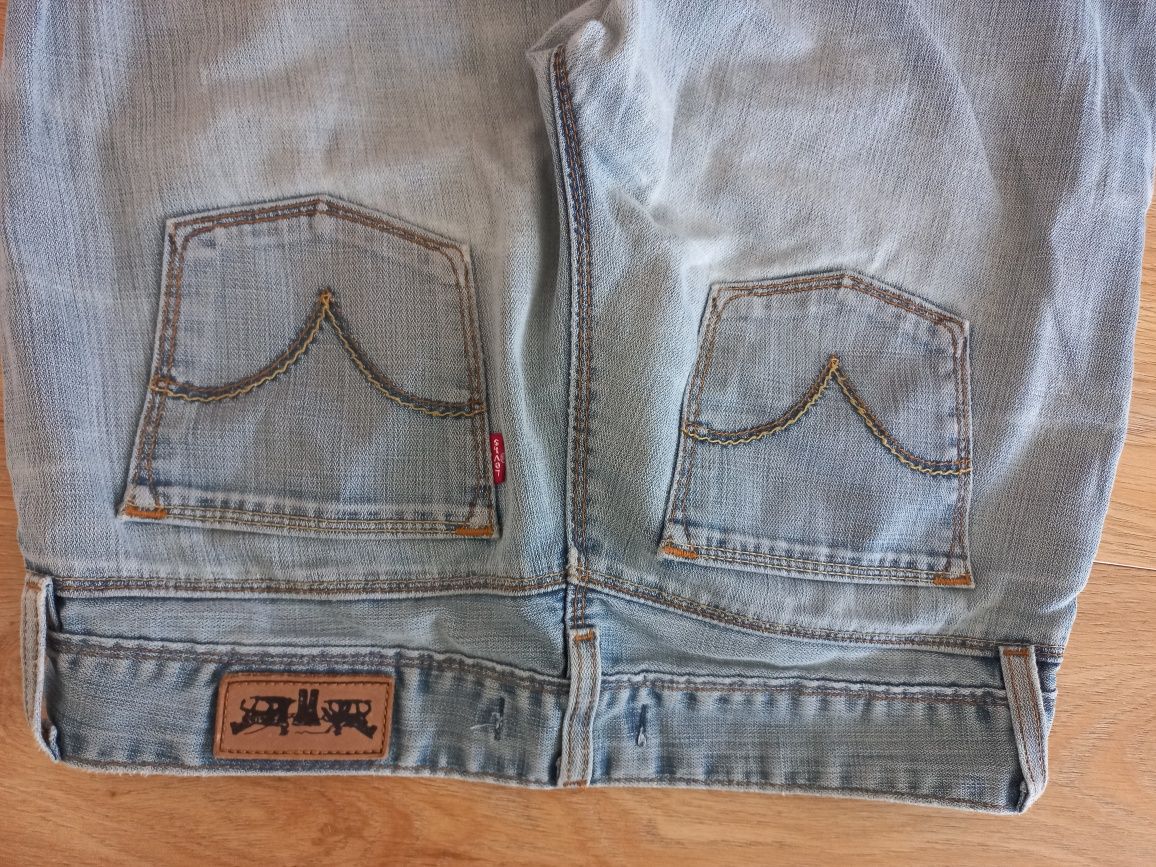 Spodnie dżinsowe Levis 570 stright fit