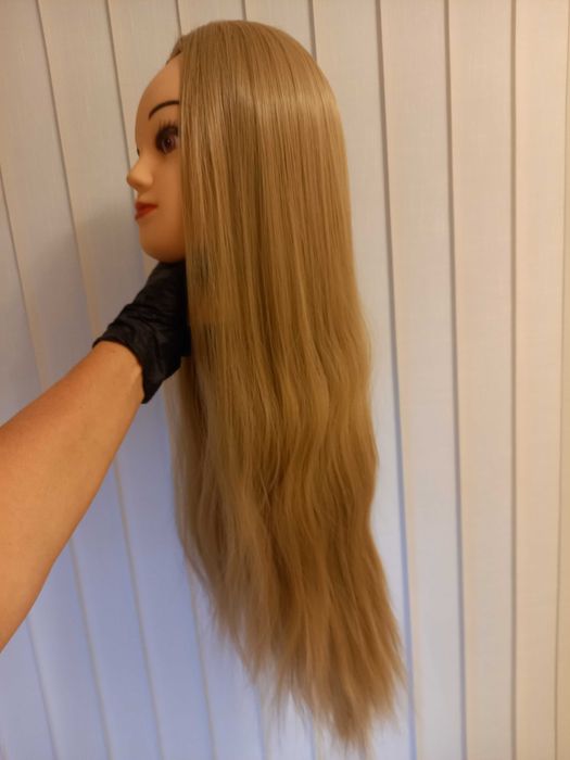 Cabeças de manequim com cabelo