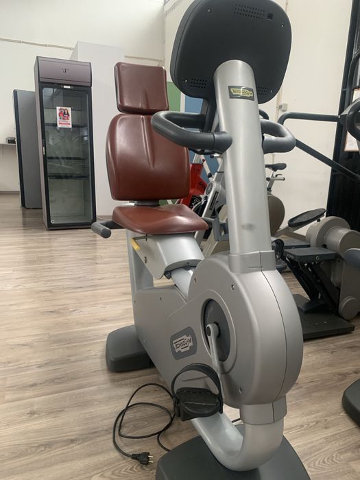 Bicicleta reclinada technogym