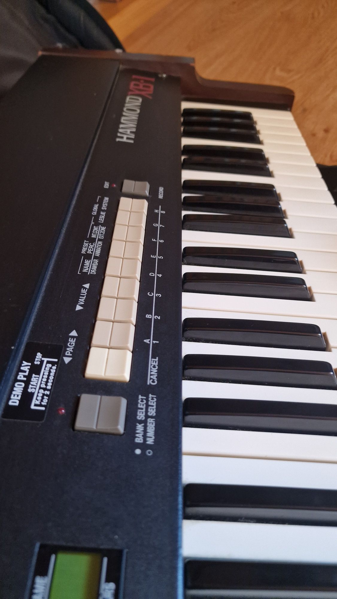 Orgão Hammond XB-1