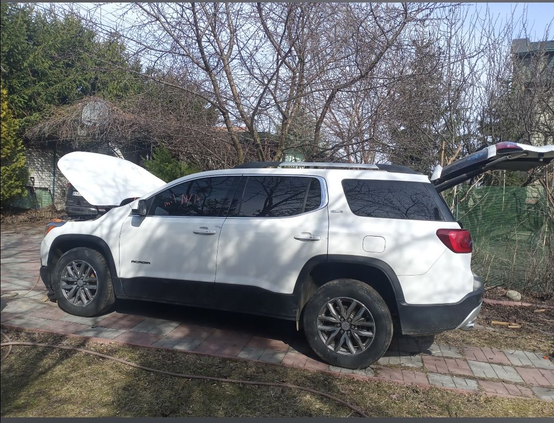 Продаю на запчасти автомобиль GMC acadia 19 года