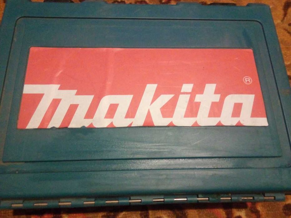 Перфоратор MAKITA HR2450