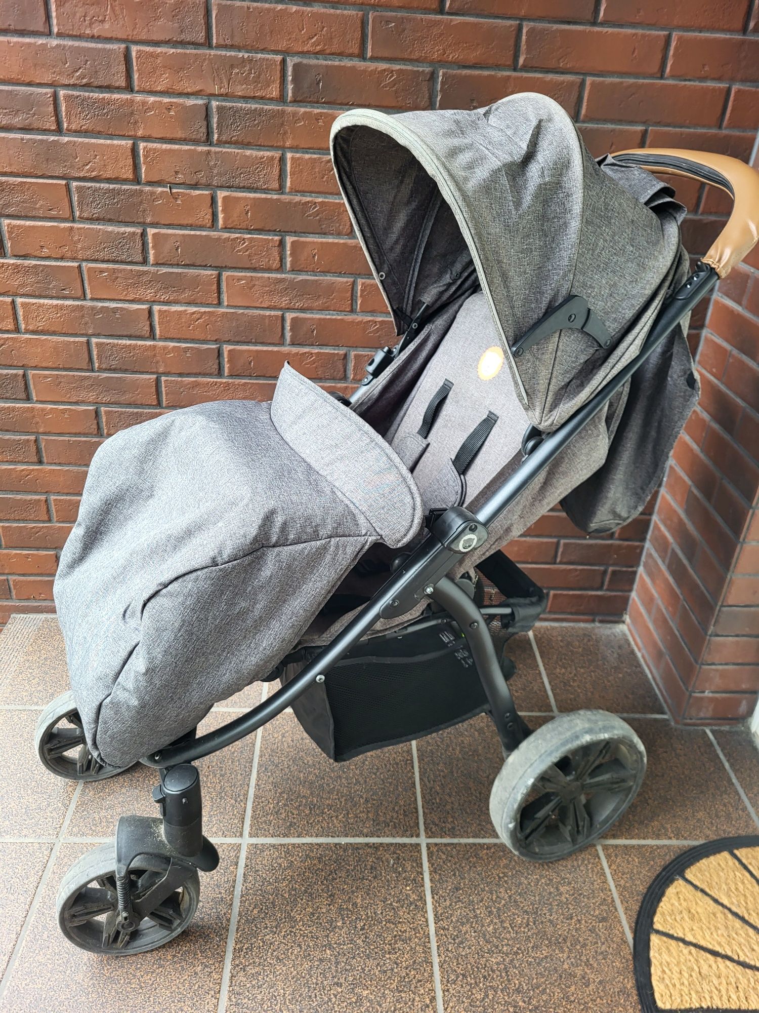 Wózek dzięcięcy , spacerówka "Lionelo"