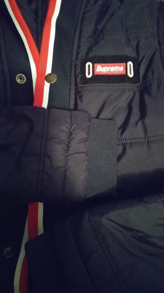 Крутая зимняя куртка фирма supreme