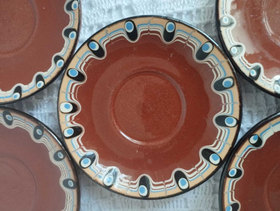 Ceramika bułgarska filiżanki i spodeczki